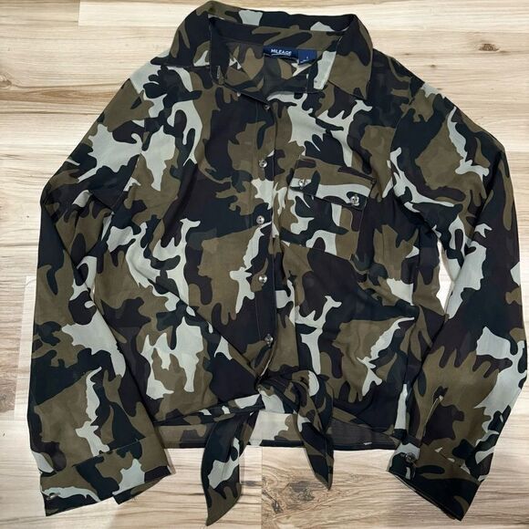 Mileage Lightweight Camo Button Down Tie Top Blouse Women’s Large - Picture 1 of 3
